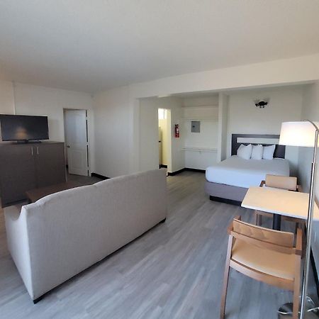 Mc Pacific Inn & Suites Торънс Екстериор снимка