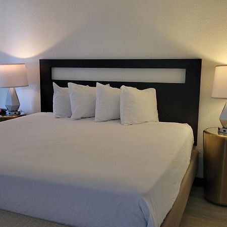 Mc Pacific Inn & Suites Торънс Екстериор снимка
