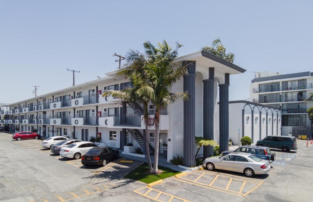Mc Pacific Inn & Suites Торънс Екстериор снимка