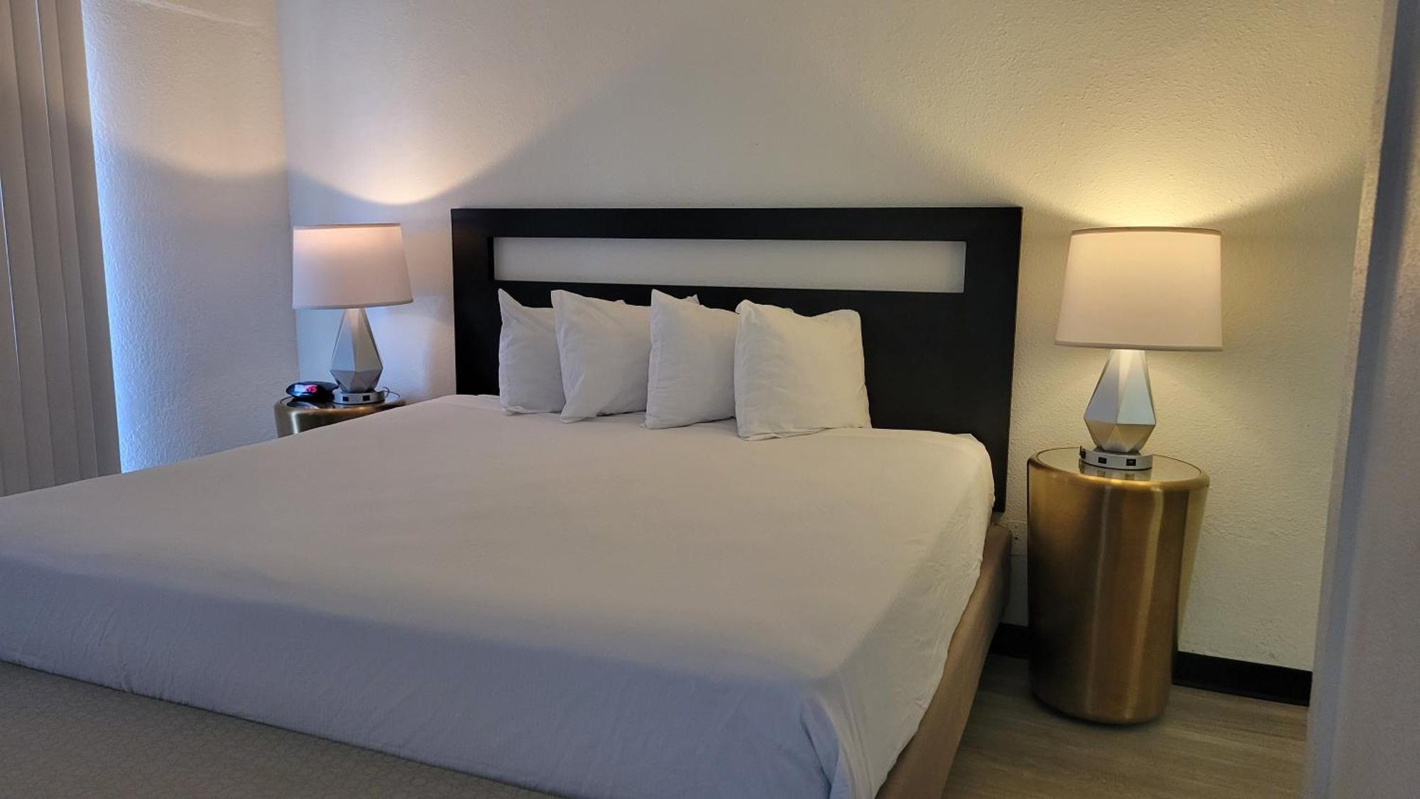 Mc Pacific Inn & Suites Торънс Екстериор снимка